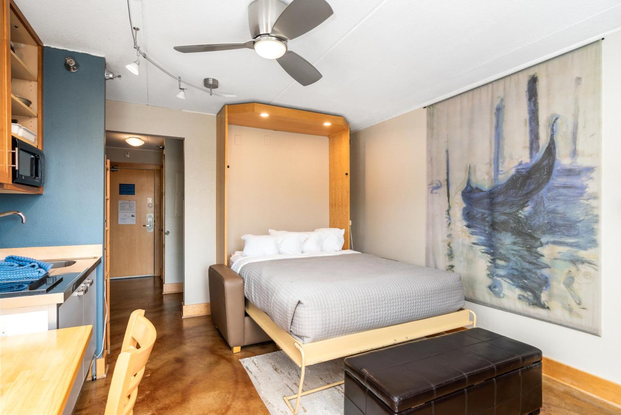 East Bay Suites Гранд-Марей Экстерьер фото